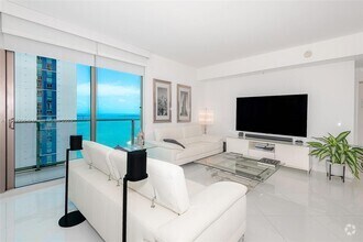 Building Photo - 300 S Biscayne Blvd