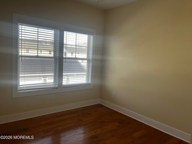 Foto del edificio - 2419 Bridge Ave