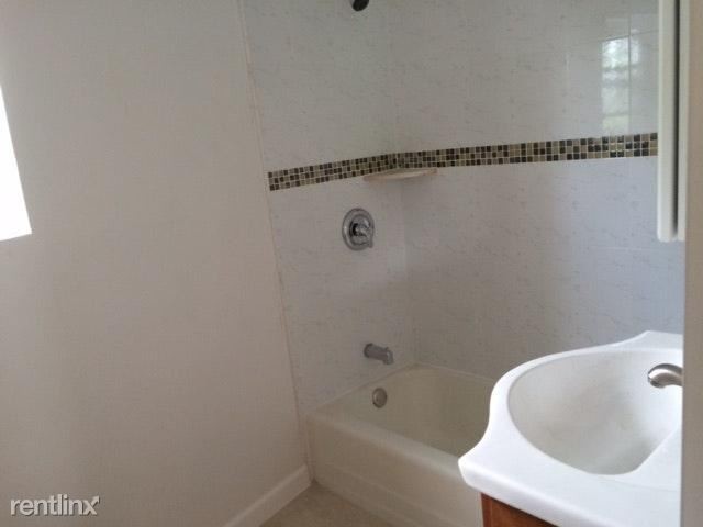 Primary Photo - 2 br, 1 bath Apartment - 401 Dickinson st