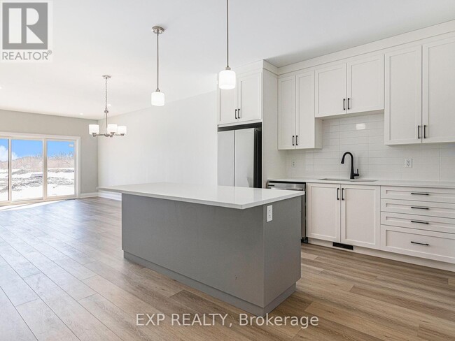 Building Photo - 826 Namur St