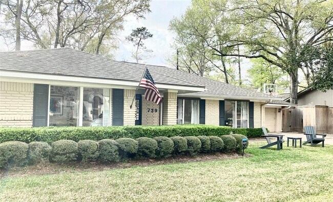Building Photo - 729 Camelot Ln