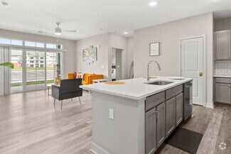 Building Photo - 5813 Lillian Ln