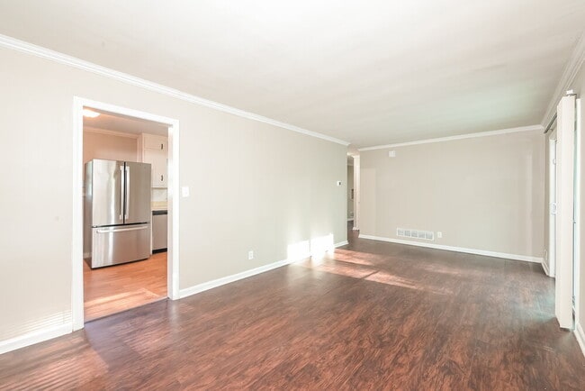 Building Photo - 1090 Longshore Dr