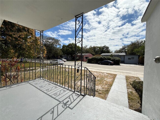 Building Photo - 911 NW 57th St