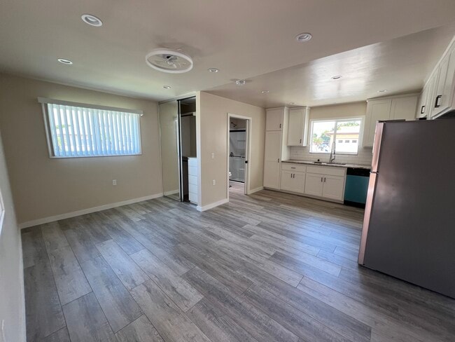 Foto del edificio - 1046 W 187th Pl