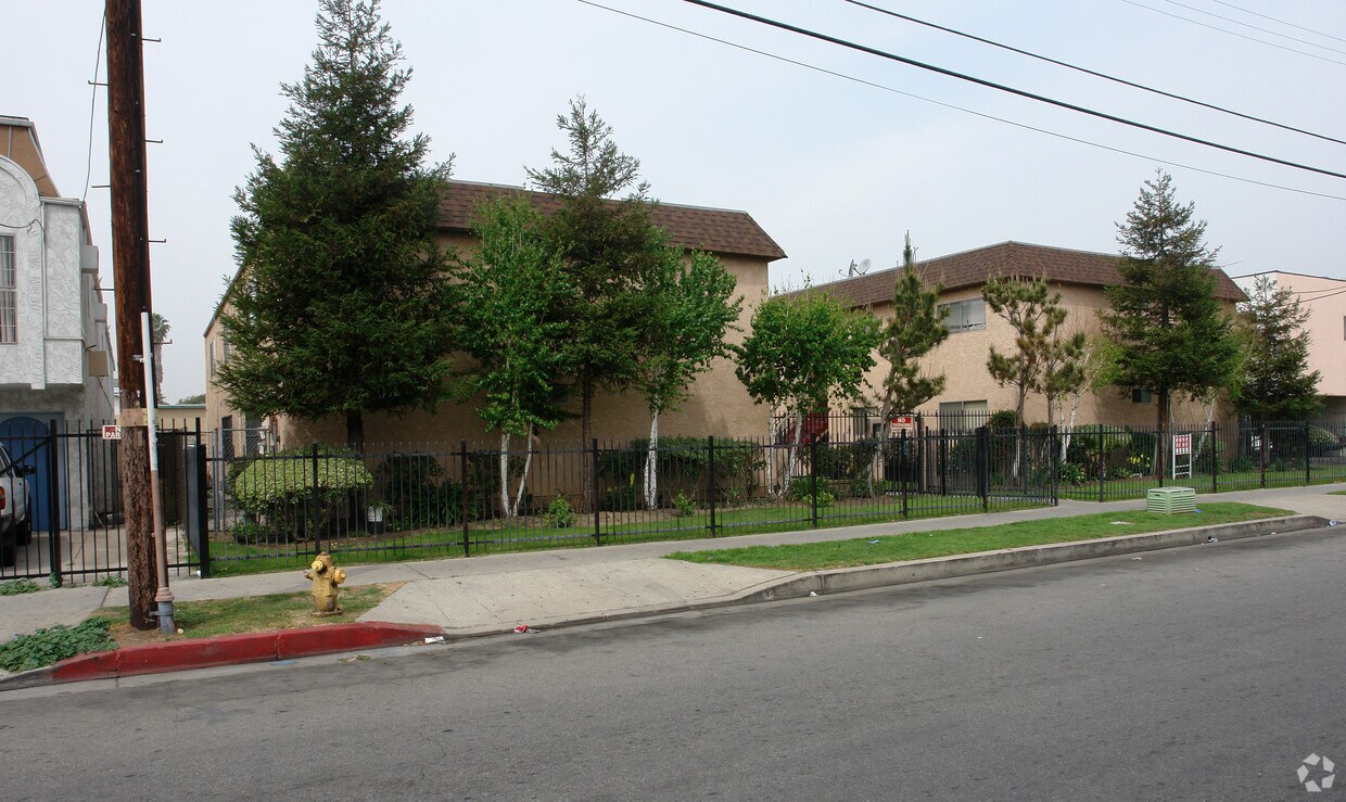 Primary Photo - 8605-8609 Cedros Ave