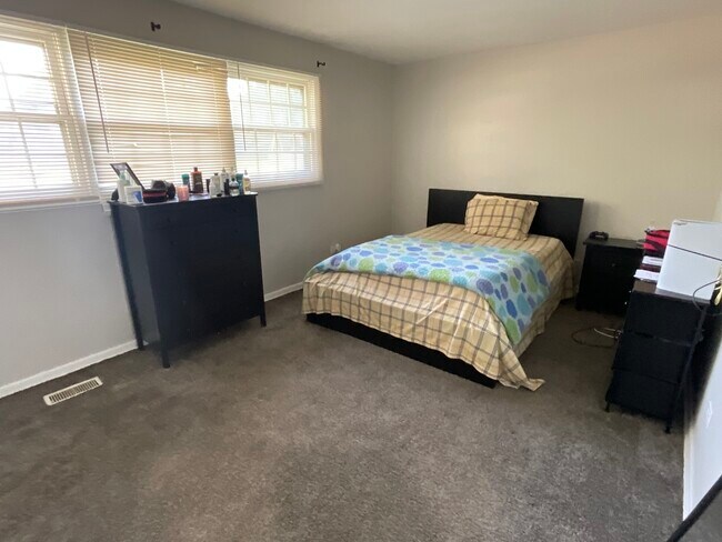Foto del edificio - 21840 Olivia Ave