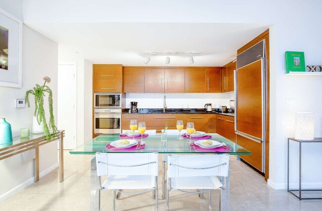 Building Photo - 485 Brickell Ave