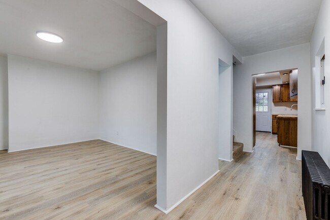 Building Photo - AVAILABLE NOW - Fully Renovated, Spacious 2+ Bedroom Home!