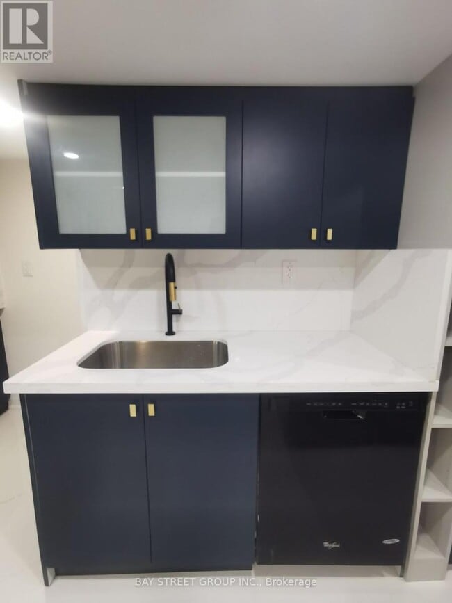 Building Photo - 3 Feltham Rd