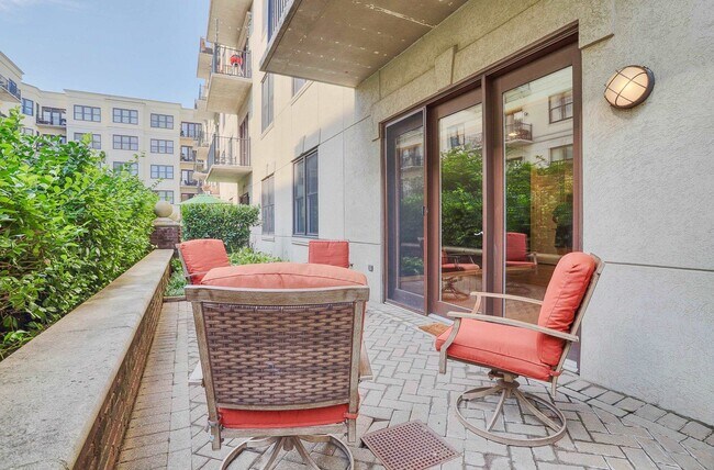 Foto del edificio - 1300 Grand St