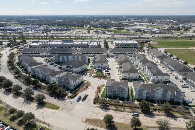 Context - Enclave at Mason Creek
