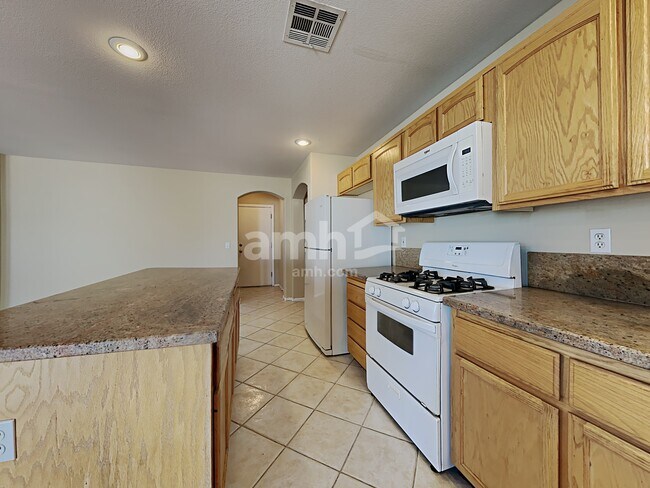 Building Photo - 9307 Bondeno St