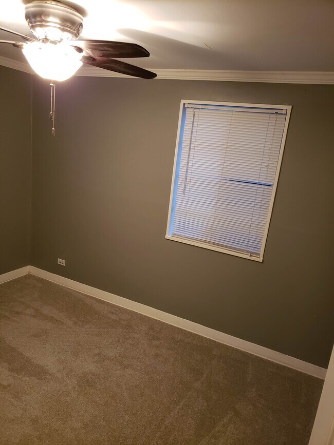 Foto del edificio - 17W360 Halsey Rd