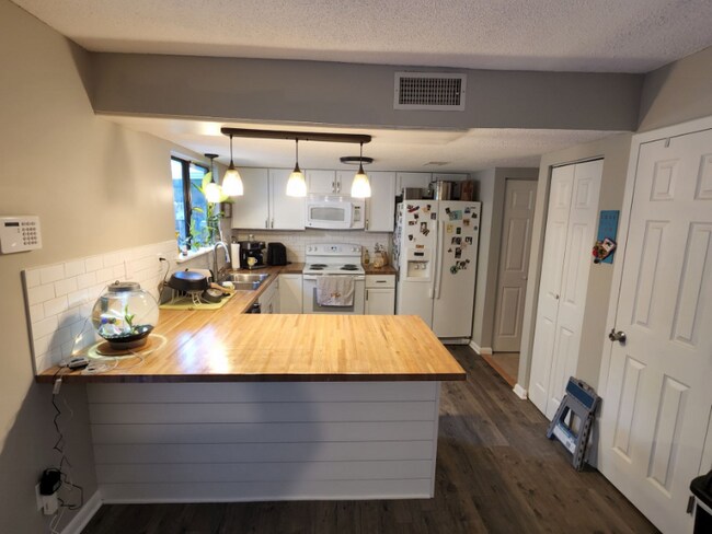 Foto del edificio - 2925 Barrington Ln