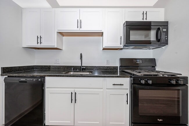 Building Photo - Hilltop Apartments