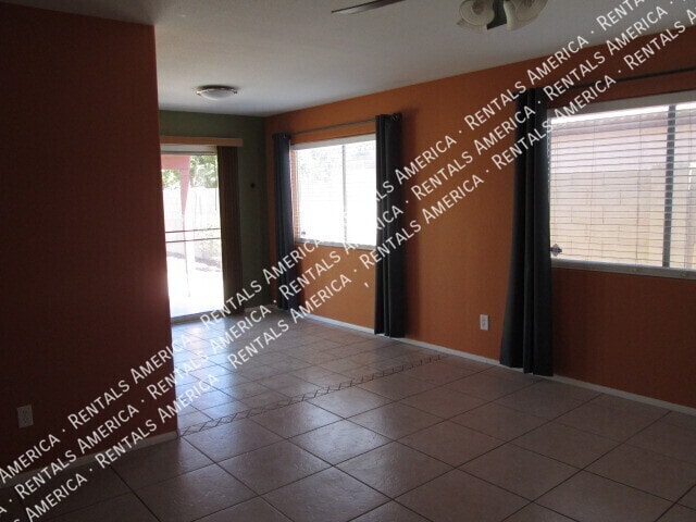 Foto del edificio - 3210 W Abraham Ln