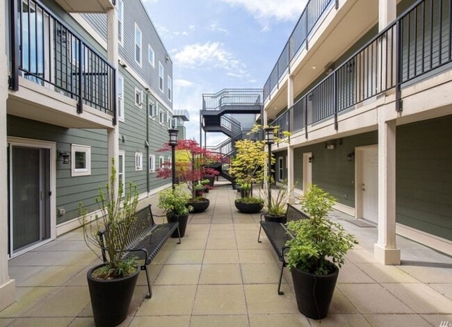 Photo - Top Floor Mini Studio, Tangletown-Greenlake House