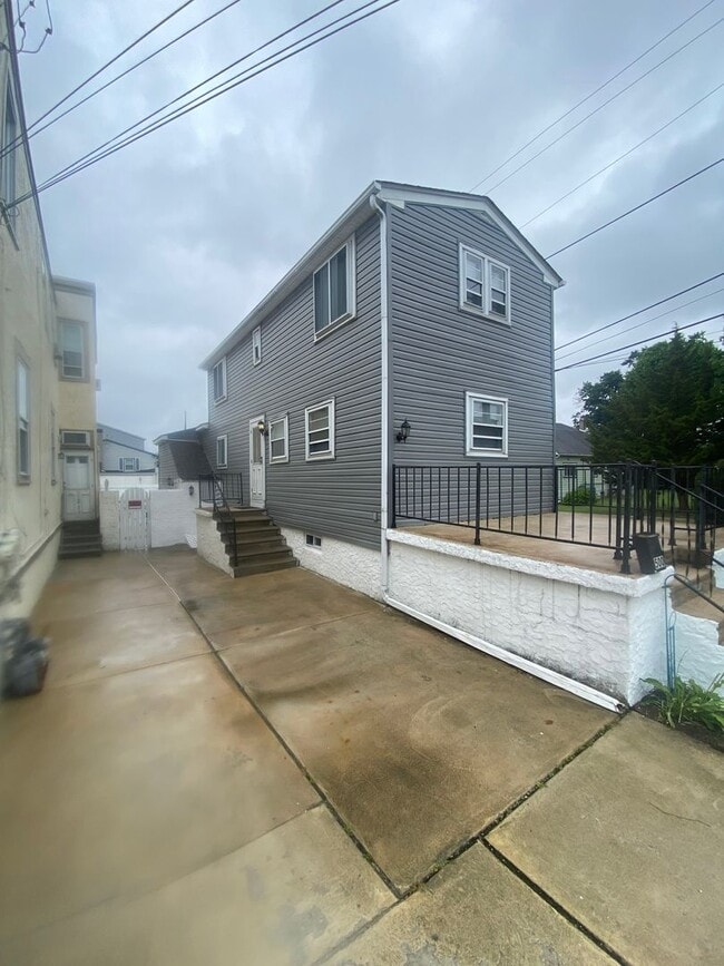 Building Photo - Beautiful three bed, 1.5 bath single-family home for rent with inground pool
