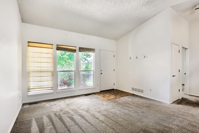Foto del edificio - Gorgeous and Airy N. Boulder 4 bed, 3 bath in Quiet Cul-de-Sac - AVAILABLE NOW