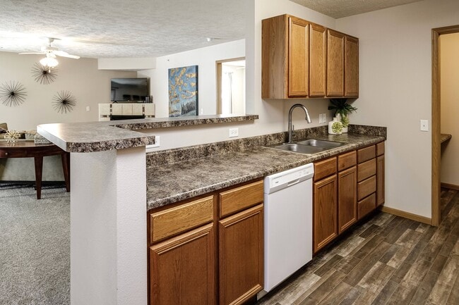 Building Photo - Standing Bear Lake