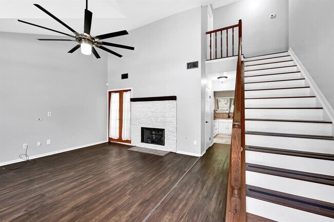 Foto del edificio - 4919 Dobbin Springs Ln