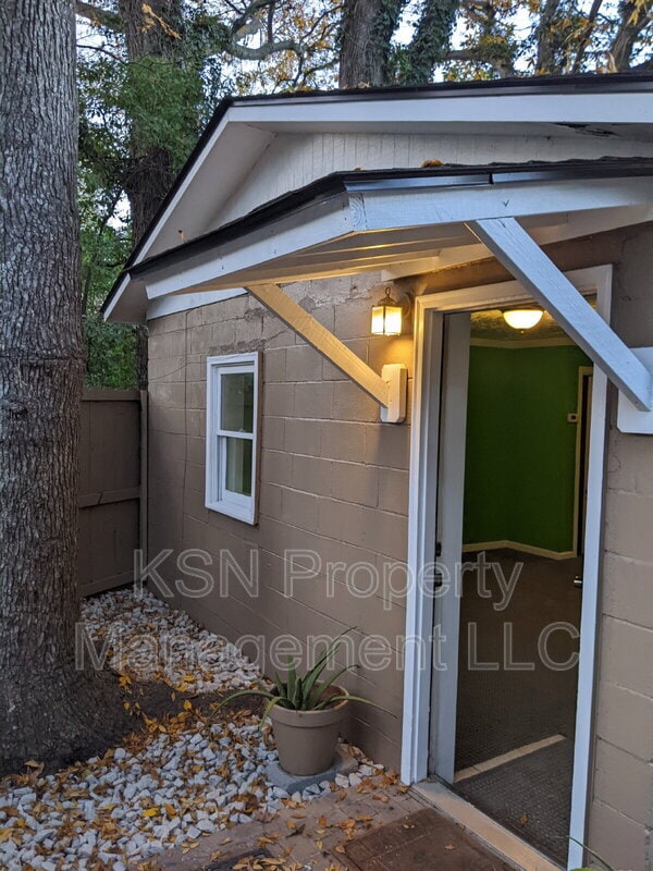 Primary Photo - 514 E 64th St