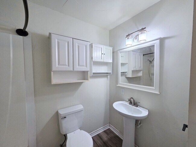 Building Photo - 3/2/1 in Quiet Neighborhood in Denison!