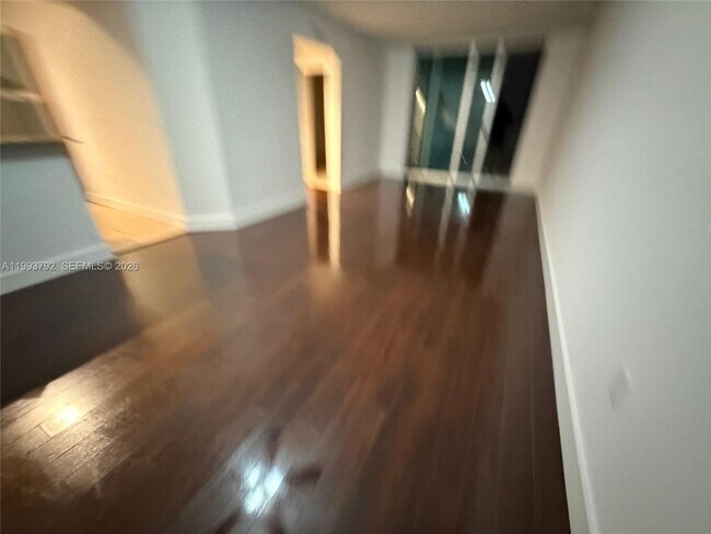 Foto del edificio - 9055 SW 73rd Ct