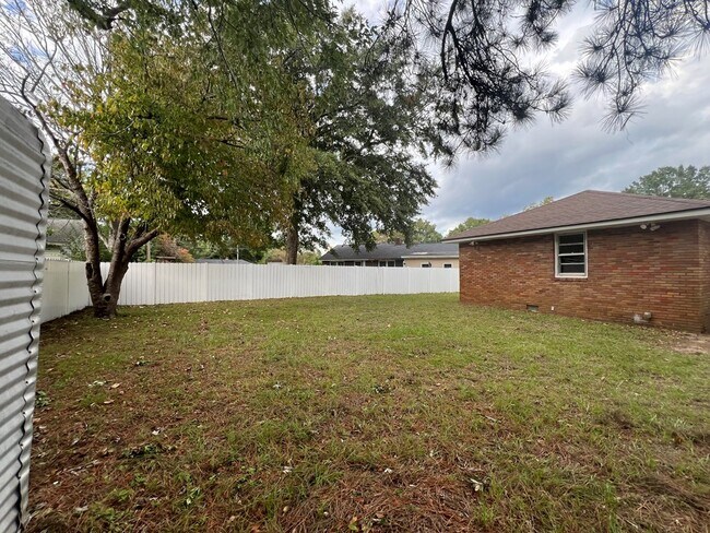 Building Photo - 120 Woodside Rd