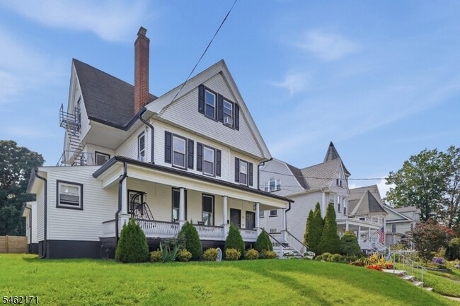 Building Photo - 35 Rossmore Pl