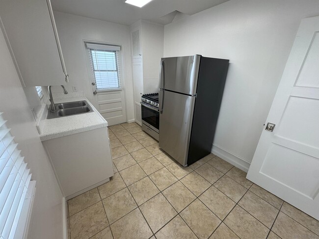 Building Photo - 5058-68 Santa Monica Ave
