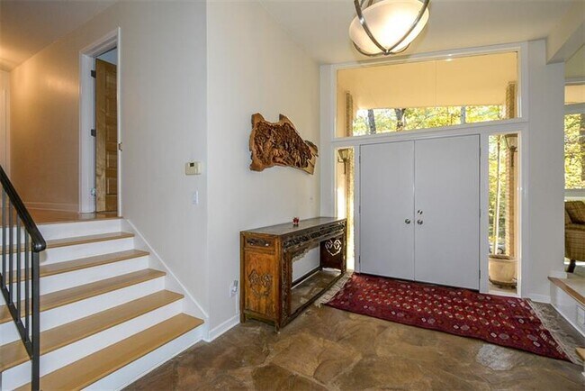 Foto del edificio - 6495 Vernon Woods Dr NE