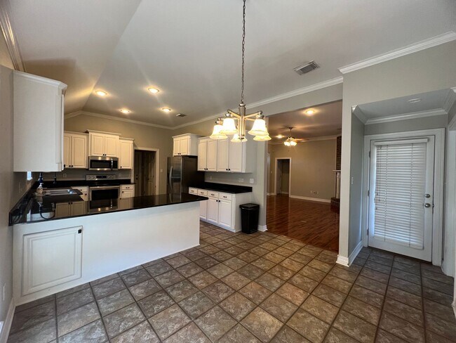 Building Photo - ELEGANT HOME IN NORTH BOSSIER'S ROSEDALE P...