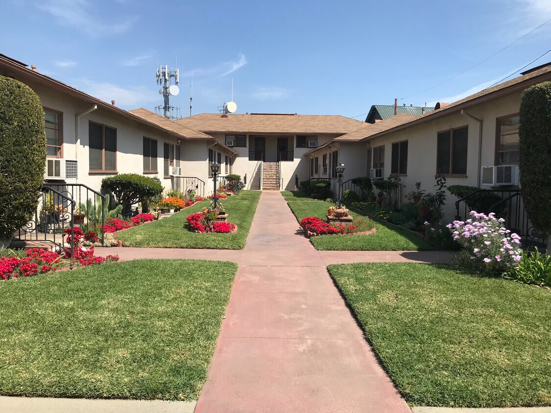 Primary Photo - 5662 N Muscatel Ave