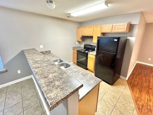 Building Photo - Now Leasing a 3 Bedroom 2 Bath Home in Sou...