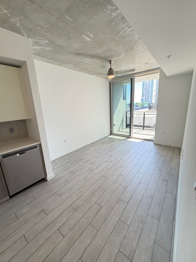 Building Photo - 237 NE 33rd St