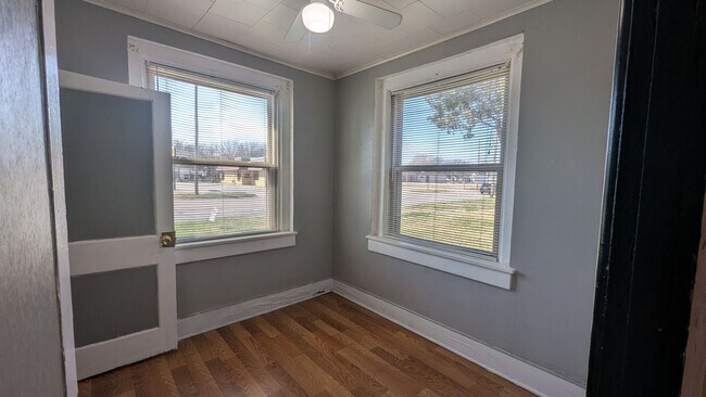 Building Photo - 1 Bed, 1 Bath Affordable Apartment - Minutes From PSU