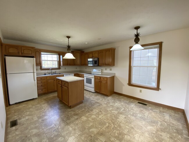 Building Photo - 6269 E Pea Ridge Rd