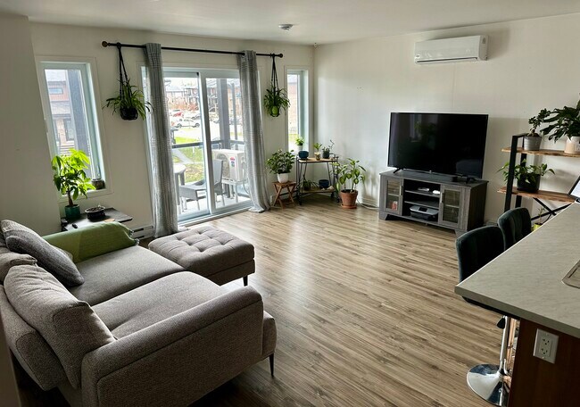 Building Photo - 14 Boul D'amsterdam