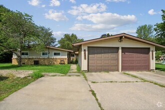 Building Photo - 1201 Broadmoor Dr