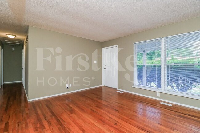 Foto del edificio - 6722 Champana Ln