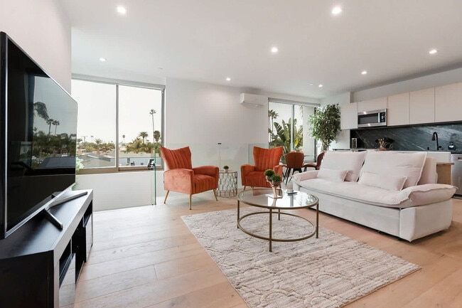 Building Photo - 5511 Los Robles Dr