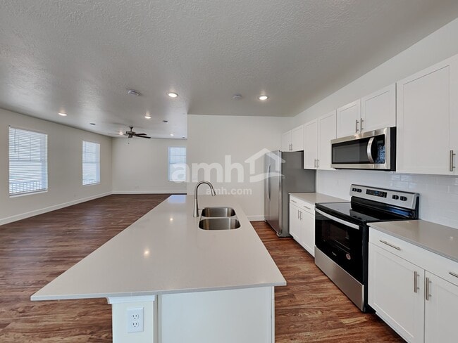 Building Photo - 5993 W Arranmore Dr
