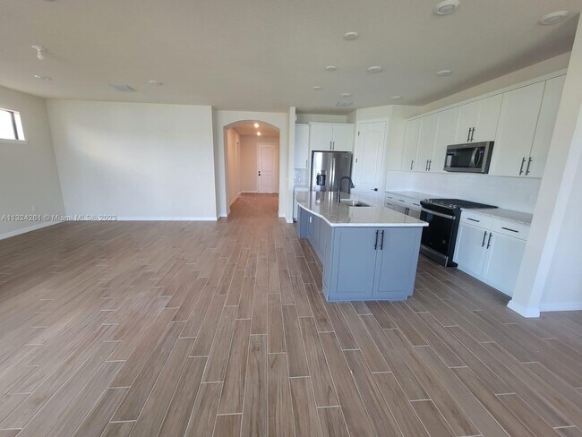 Building Photo - 8295 Vaulting Dr