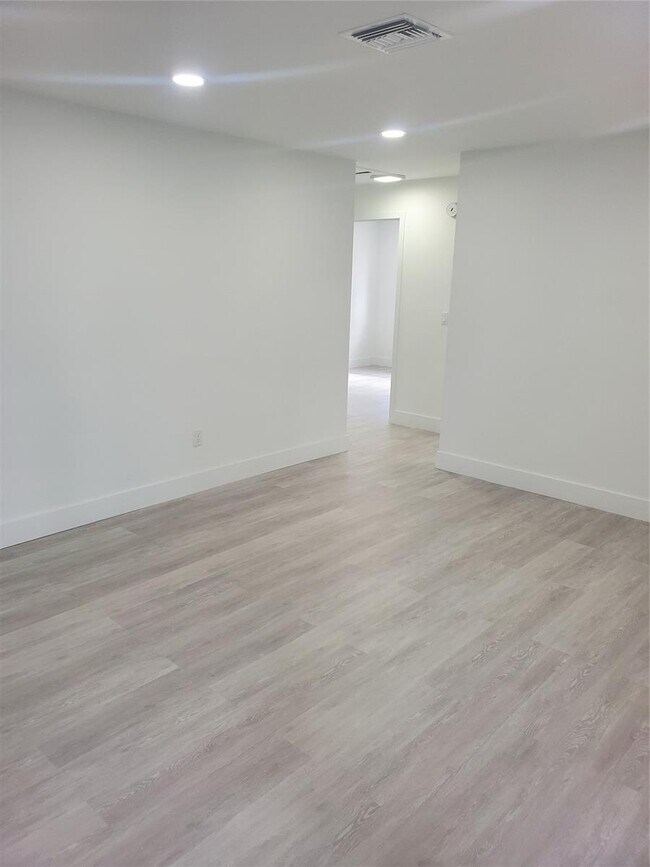 Foto del edificio - 3943 SW 51st St