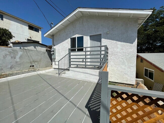 Building Photo - 322 Southlook Ave