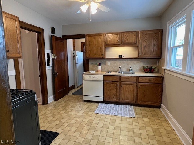 Foto del edificio - 2198 Chesterland Ave