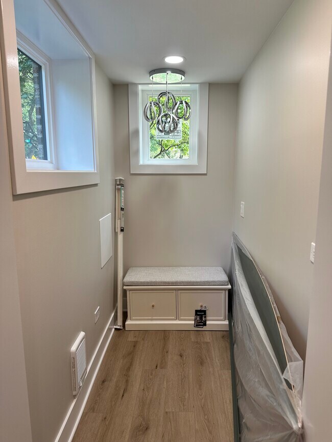 2 habitaciones, 1 baño - 940 pies cuadrados - 330 Barton Ave