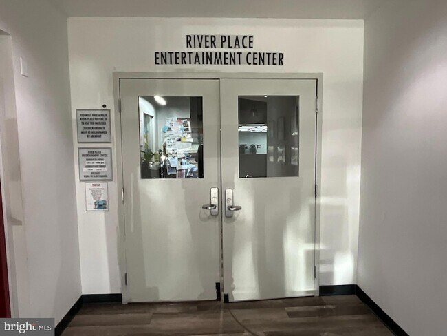 Foto del edificio - 1021 Arlington Blvd